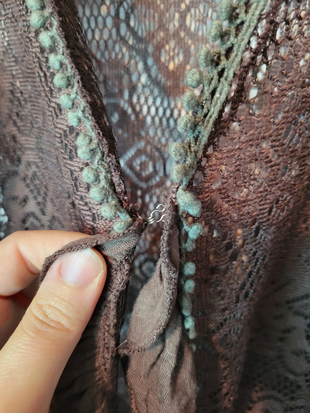 Eyeshadow Brown Lace Ruffle Vest - Picture 5 of 12